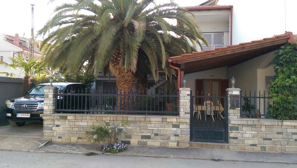 Aimilias Family Apartments Nea Vrasna Bagian luar foto