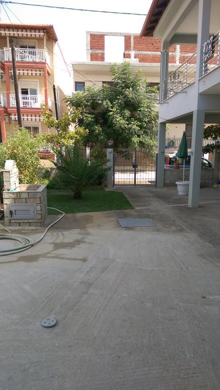 Aimilias Family Apartments Nea Vrasna Bagian luar foto