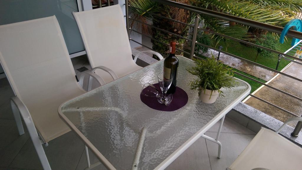 Aimilias Family Apartments Nea Vrasna Bagian luar foto