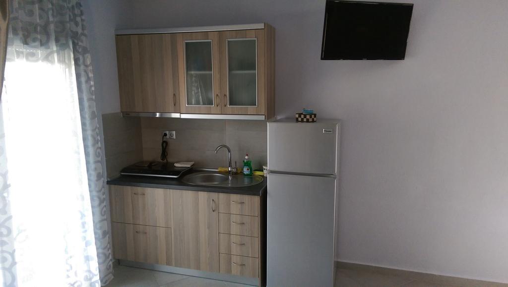 Aimilias Family Apartments Nea Vrasna Bagian luar foto