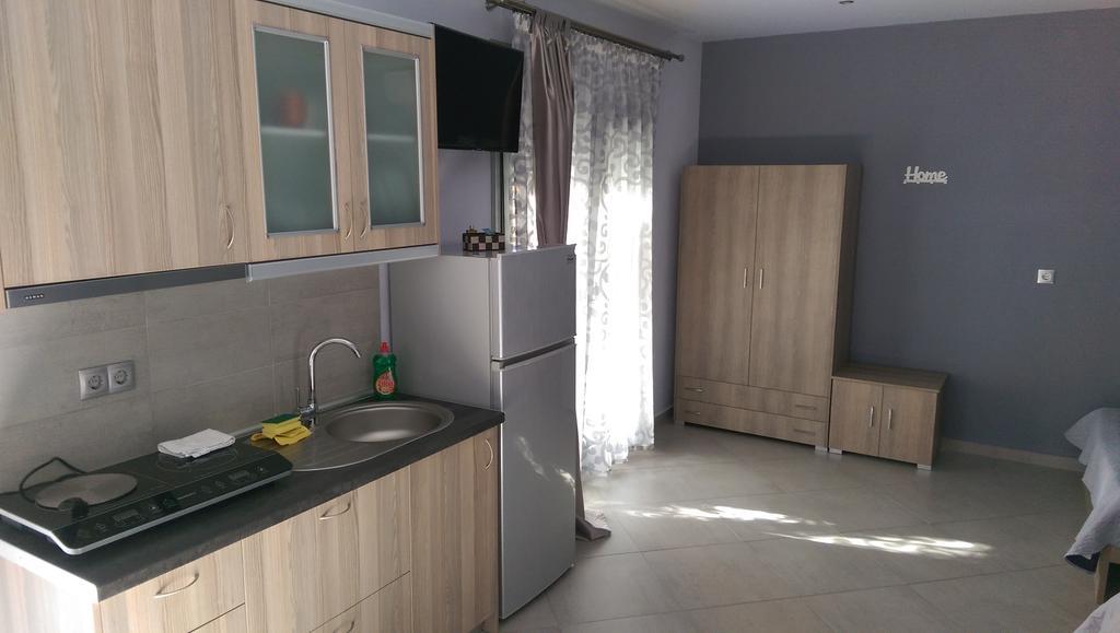 Aimilias Family Apartments Nea Vrasna Bagian luar foto