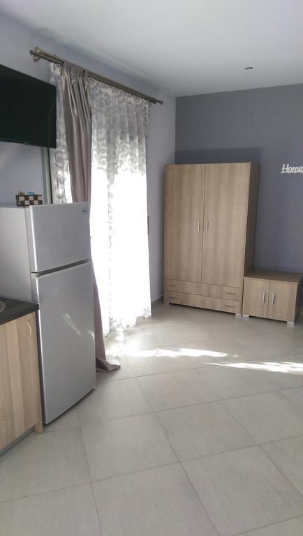 Aimilias Family Apartments Nea Vrasna Bagian luar foto